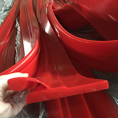 Băng tải ốp chân tường Niêm phong điểm chuyển giao Ốp chân tường Polyurethane làm kín kép