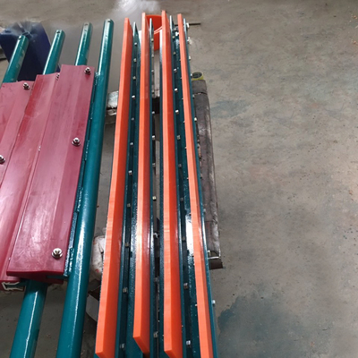 Máy làm sạch băng tải Polyurethane I Loại Máy cạp cày chéo cho đai quay trở lại